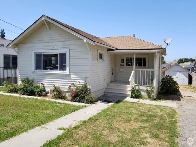 Building Photo - Neat Vintage Home w/ Small Office near Dow...