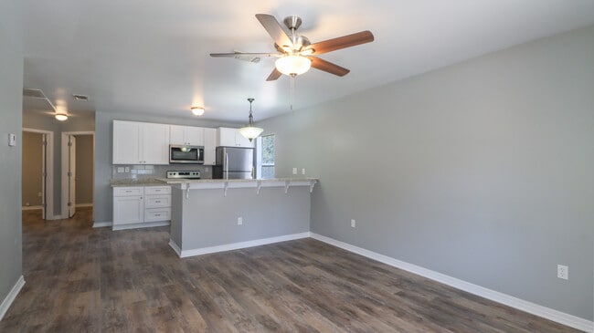 Building Photo - 4408 30th 1/2 St Unit B