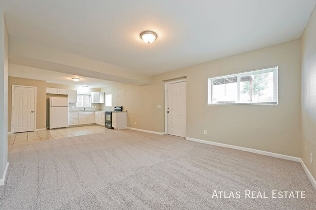 Building Photo - 4650 Vine St Unit B