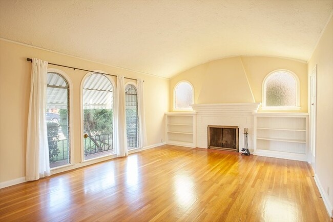 Photo - 1936 N Hoover St