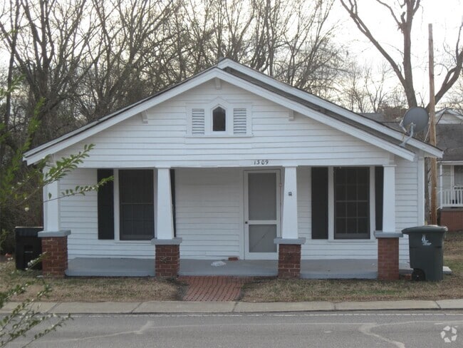 Building Photo - 1309 N Charlotte Ave Rental