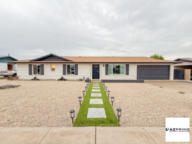 Photo - Beautiful 4/2 Phoenix House!