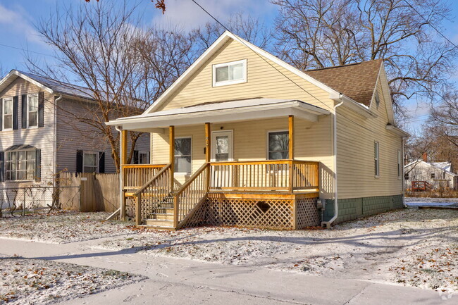 Building Photo - 817 S Oakley St Rental