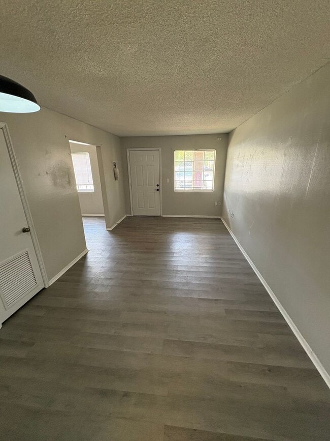 Photo - Spacious Studio in Maitland!