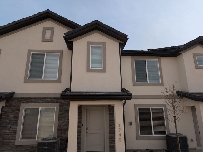 NEW 3 Bedroom 2 Bathroom Townhome in Long ... - NEW 3 Bedroom 2 Bathroom Townhome in Long ...