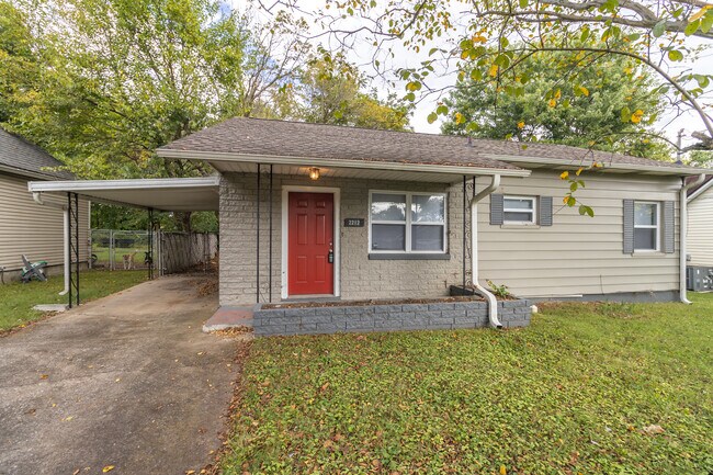 Photo - 2212 Harvey St