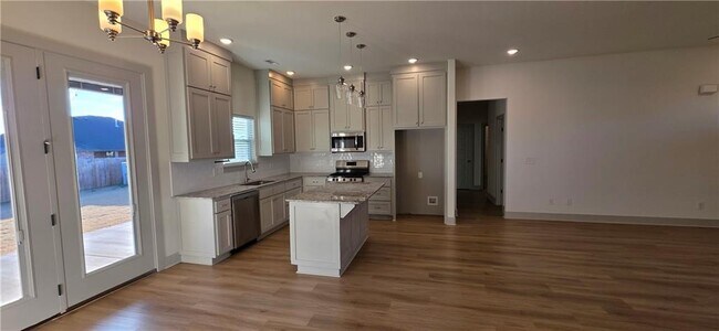 Photo - 941 Petit Jean St