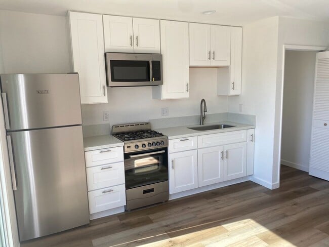 Building Photo - Carr Dr Unit A