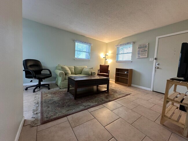 Photo - 532 Schneider Dr Unit B