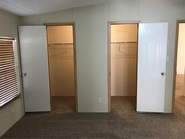 Photo - 2500 Redwood Cir