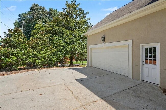4315 Rosemont Dr