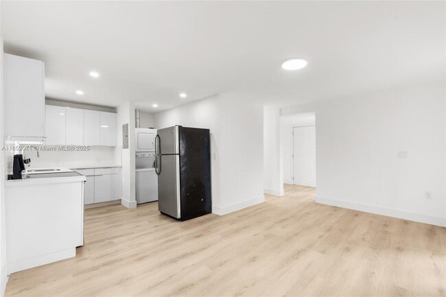 Photo - 2385 SW 17th St Unit 3