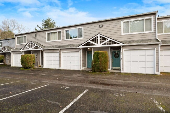 Building Photo - "Charming Auburn Townhouse: Cozy 2-Bed, 1.5-Bath Gem with 1025 Sq. Ft. of Modern Living!" Unit D-5