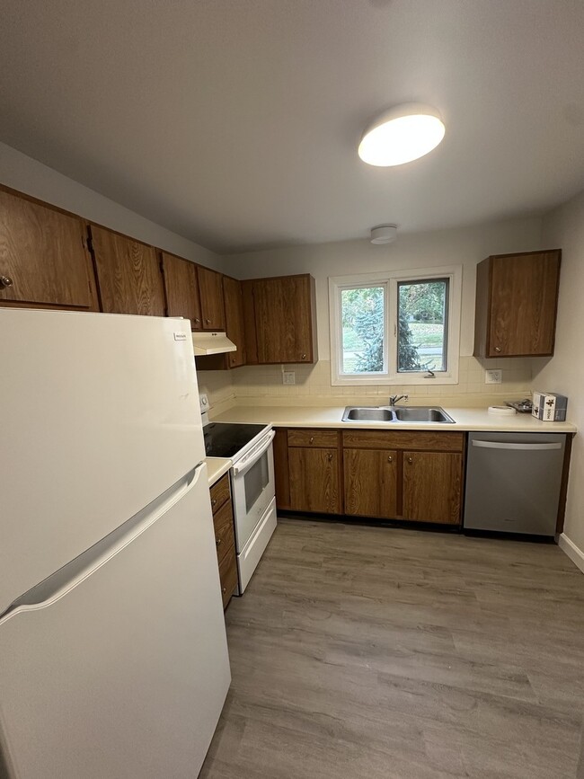 Photo - 131 E Winchester Rd