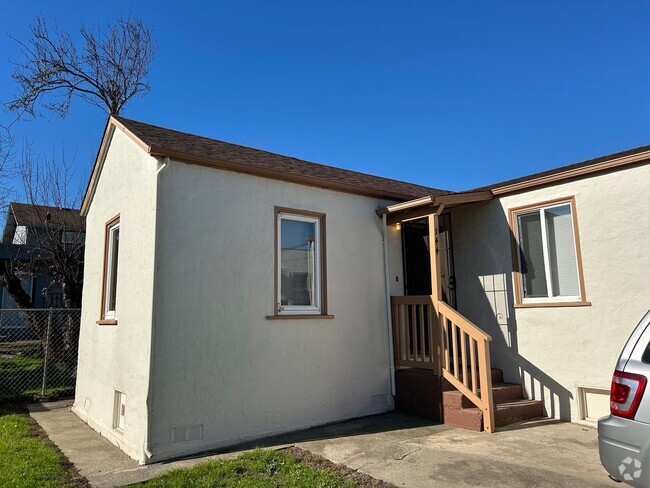 Building Photo - Darling 2 bedroom cottage SSF Rental