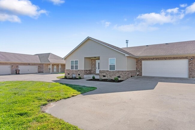 Photo - 579 Regency Cir