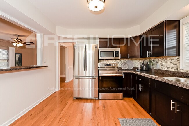 Photo - 1579 Wren Rd