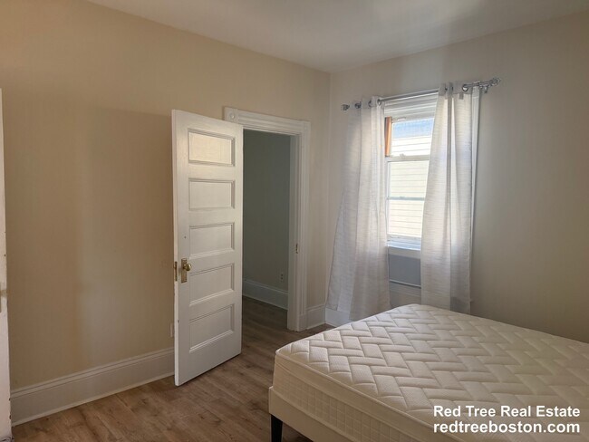 14 Glenwood Ave Unit 2