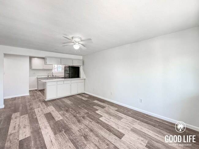 Photo - 329 W 14th St