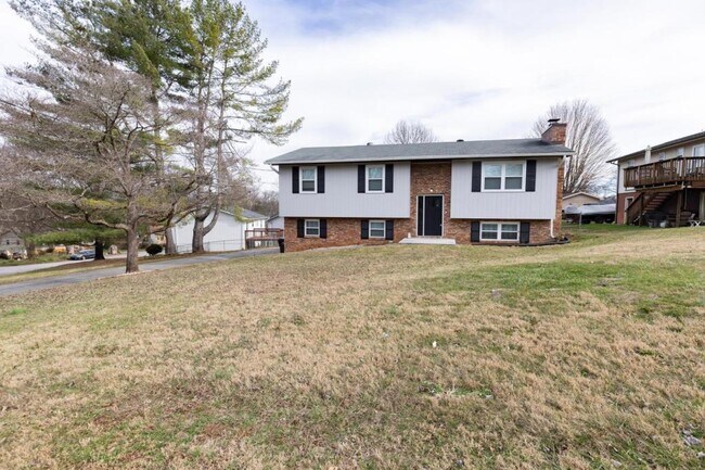 Building Photo - 716 N Whispering Oak Cir