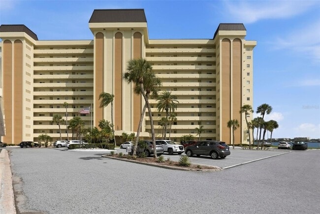 Building Photo - 4775 Cove Cir Unit 106