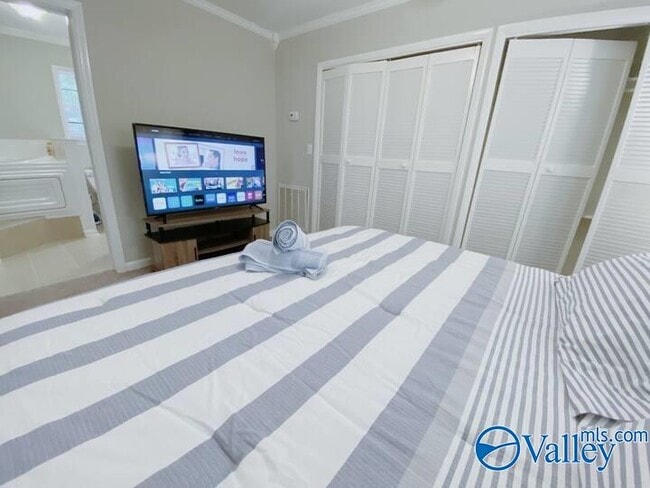 Photo - 12005 Greenleaf Dr SE