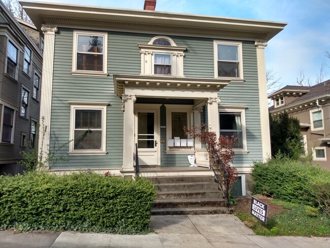 Photo - 1435 SW Harrison St Unidad 4