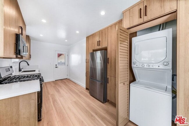 Photo - 1258 Mariposa St