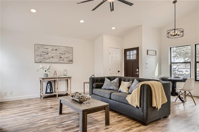 Photo - 1402 Hollow Tree Blvd