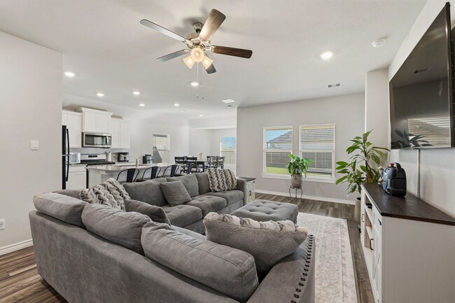 Photo - 1033 Verona Dr