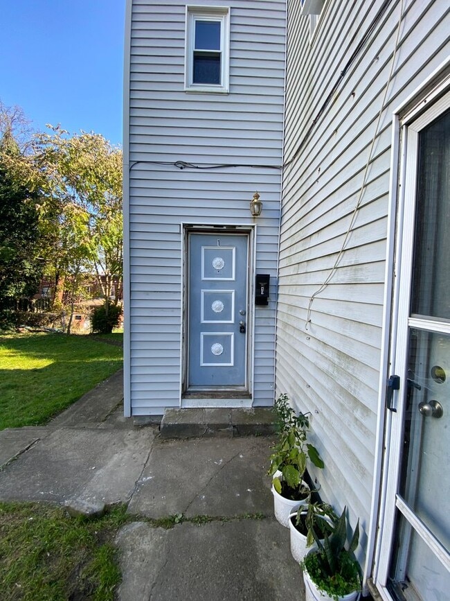 Building Photo - 440 Hays Ave Unit First Floor Apt 1