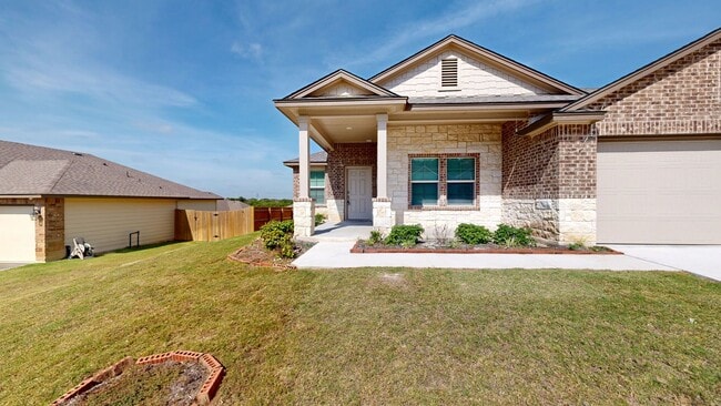 Building Photo - Discover this spacious 4-bedroom, 2-bath home with 3 CAR GARAGE!!!