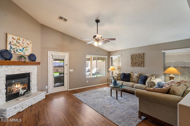 42187 W Chisholm Dr