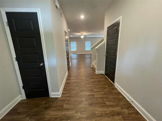 Photo - 301 Omnia Ridge Way