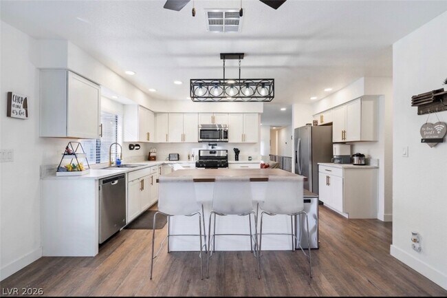 Photo - 712 Glen Abbey Cir