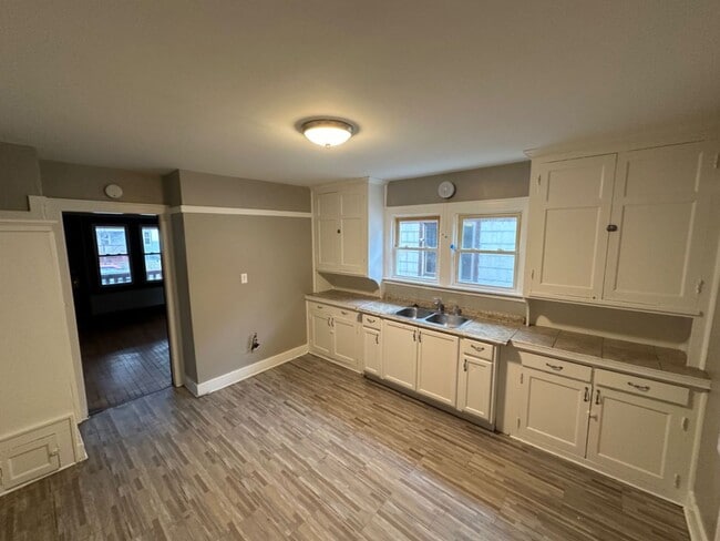Building Photo - 2521 W Hadley St Rental