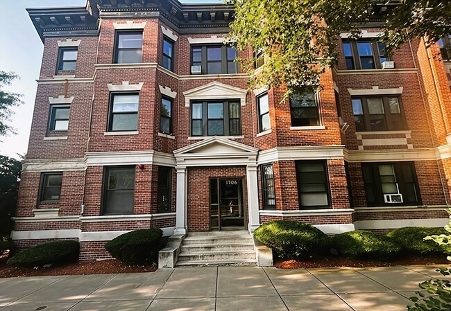Building Photo - 1706 Commonwealth Ave Unit 31 Rental