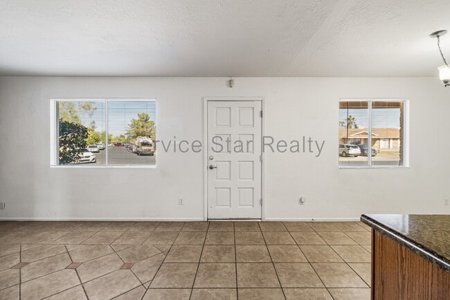 Photo - 1158 W Hillview St
