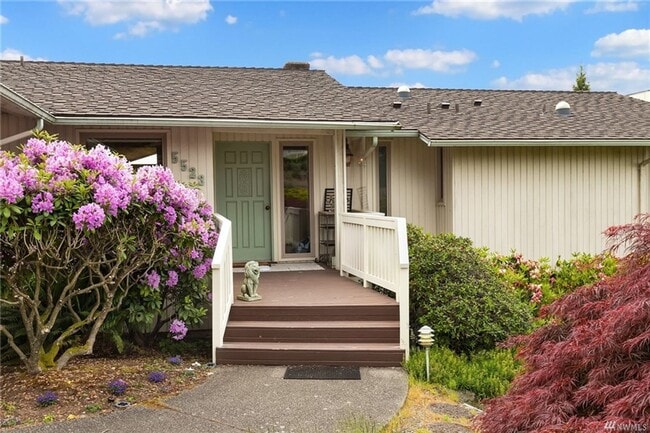 Photo - 4 Bed 2.5 Bath Kirkland - Lake WA Schools