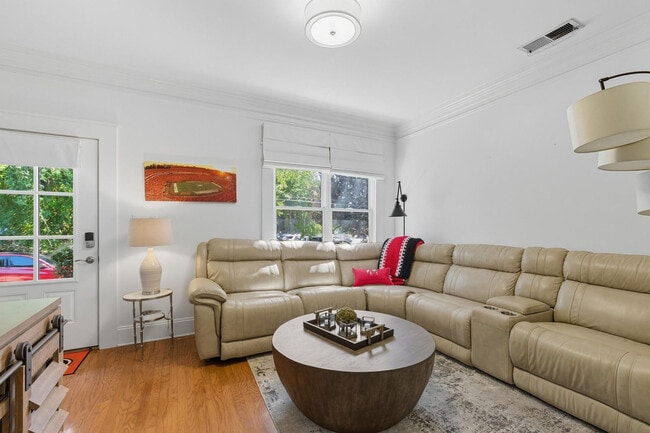 Building Photo - 4 Dearing St Unit ID1335911P