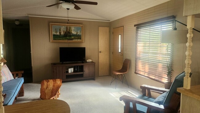 Living Room - 7900 E Northlake Dr