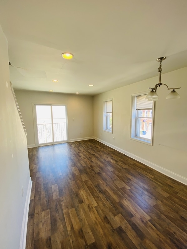 Photo - 1600 Light St
