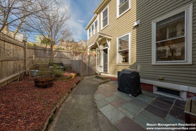 Photo - 77 Columbus Ave Unidad 1