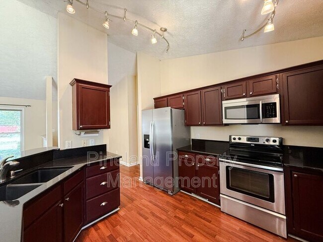 Photo - 107 Whitechapel Ln