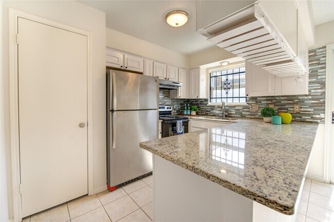 Photo - 14633 Perthshire Rd