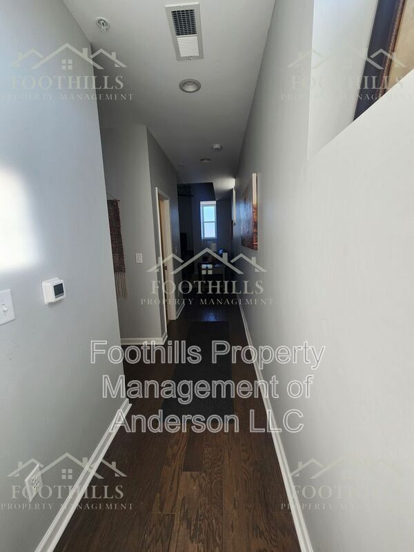 Photo - 210-216 N Main St