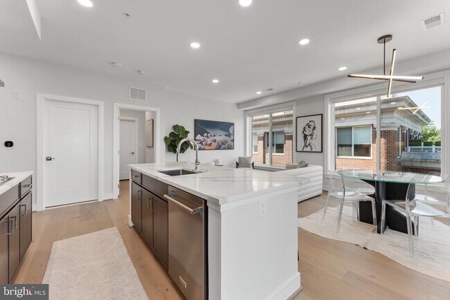 Photo - 635 Slaters Ln Unit 306