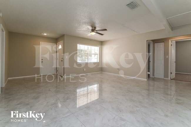 Photo - 1418 Stonehaven Way