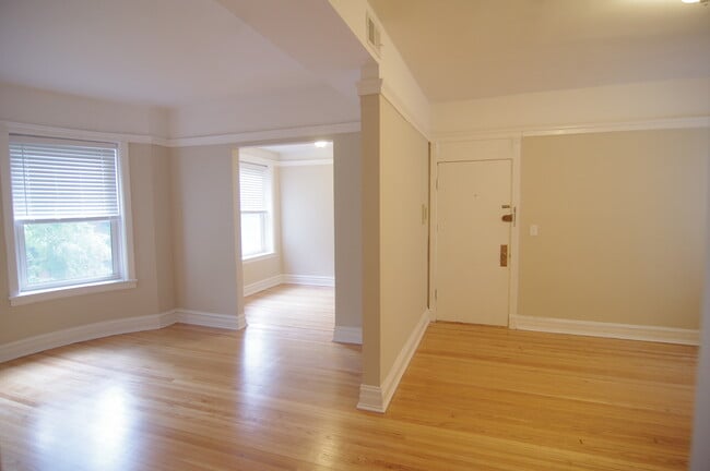 Photo - 1520 W Sunnyside Ave Unit 1WS