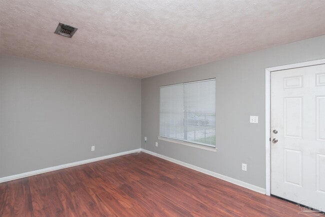 Photo - 525 Quigley Rd